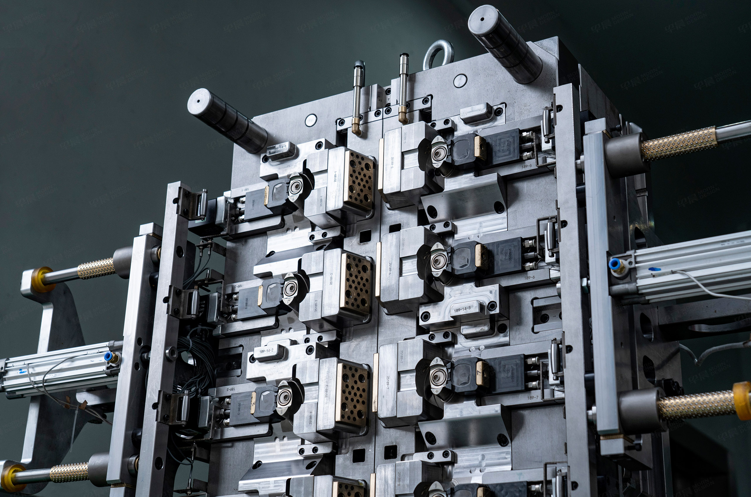 企業形象圖片拍攝,產品拍攝,產品圖片精修,秋山模具企業形象拍攝,產品圖片拍攝